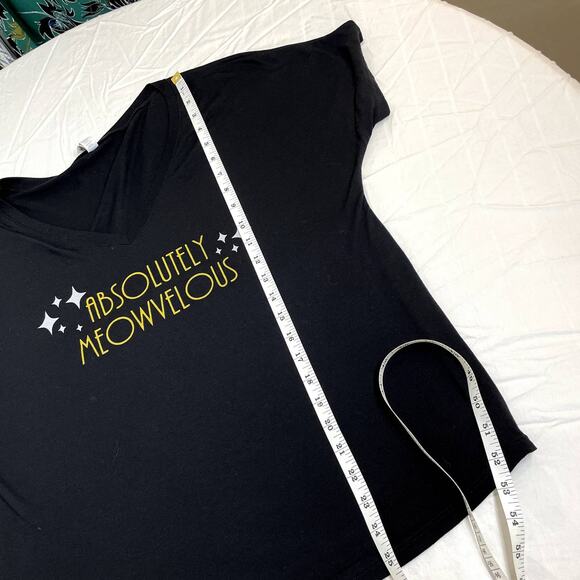 Absolutely Meowvelous Size M Tee Cat Lover Oversized Short Sleeve T-Shirt V-Neck - Picture 6 of 7